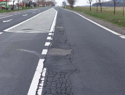 between cracks Deviation of cracks Reinforcement also provides lateral restraint within the asphalt, which improves resistance to rutting and shoving.