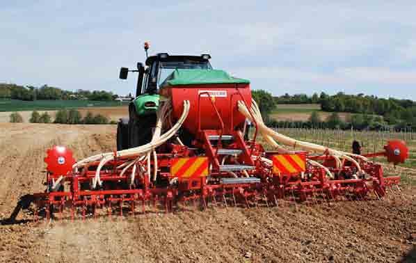 MINIMUM TILLAGE PNEUMATIC SEED DRILLS primavera QUICK AND STRONG PRIMAVERA is a cereal drill built to work on minimum tilled soils: its sturdy