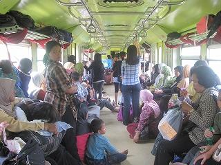 Table 2: Comparison of PRAMEX and Buses (Kutoarjo Yogyakarta) PRAMEX Buses Travel time 1 hour 2 hours Fare Economy: 9,000 Rupiah (approx. 90 yen) Economy: 10,000 Rupiah (approx.