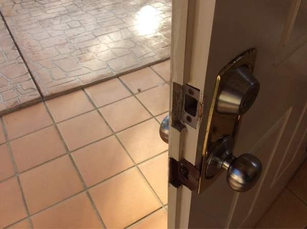 Front Door and door furniture Door damaged EXPLANATIONS Comments (Optional): Damaged near door lock Defect Significance: