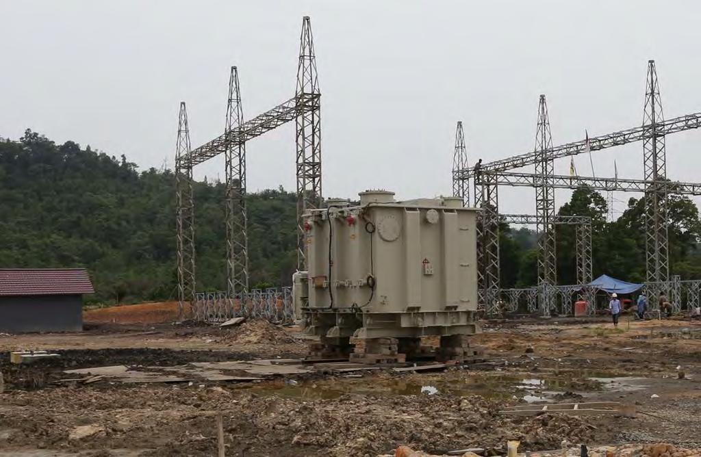 WEST KALIMANTAN POWER GRID STRENGTHENING PROJECT Reducing Indonesia s Oil Dependency While Fostering Regional Cooperation Construction of the Bengkayang Substation Sohail Hasnie Oil fuels all power