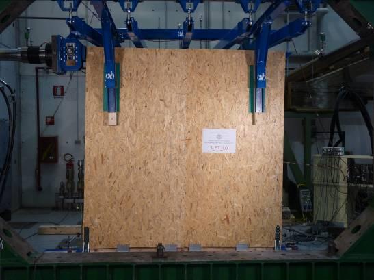 structural panels The horizontal elements are formed by box section elements 140 mm height to which are superimposed and nailed with OSB panels with 15 mm thickness in order to ensure the behavior at