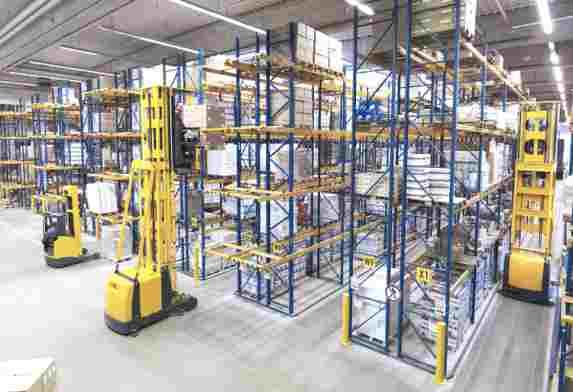 Drive-in Jorack When block stacking is not an option, the Drive-in Jorack is ideal for filling large areas of a warehouse with multi-deep, multi-wide and multi-high blocks of pallets.