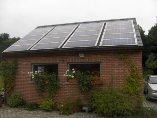 Most construction was done by the owner and his family, except for the heating system (4%) and solar heating and power (6%, net cost to the owner after capital subsidies).