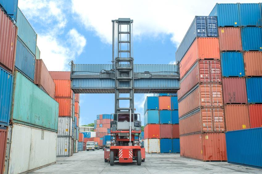 a) weigh the loaded container (Method one); Where will the loaded container be weighed? At the shipper s premises? At a third party / highway weigh scale? At the terminal or railhead?