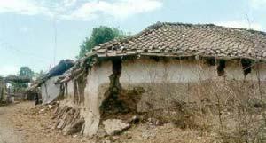 Jain, IIT Kanpur) Figure 6B: Typical Earthquake Damage - Collapse of roof in the 1997 Jabalpur Earthquake (Source: Sudhir K.