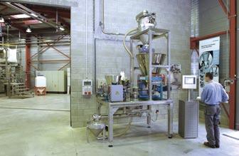 Bag emptying, all pneumatic conveying techniques, in particular slow