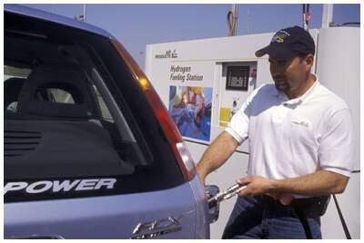 Hydrogen Fueling Stations Similar to the gasoline fueling experience Driver connects the fuel dispensing nozzle to the vehicle and follows the on-screen instructions Safety