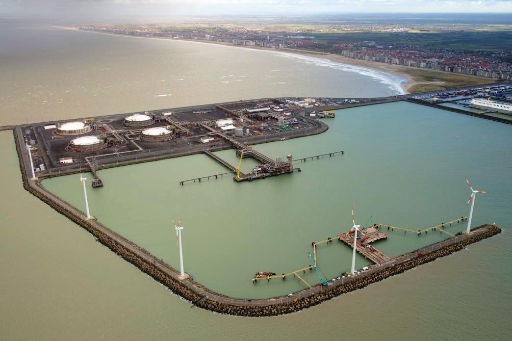 Construction of the second jetty at the Zeebrugge LNG terminal, 212. CONCLUSIONS The development of small scale LNG infrastructure is becoming reality.
