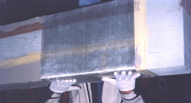 shown a detail of the lateral surface of the beam ST1a when the first GFRP sheet is applied.