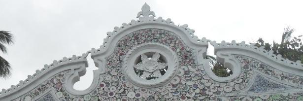 The Gothic style pandal of the Sathsathige is also decorated with mosaic art tradition (eg. Fig 3).