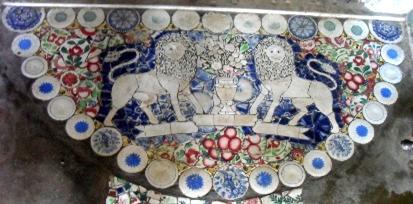 Generally the mosaic artist created an outline around the animal figures by using blue colour fragments (eg. Fig 5-12, 15-22, 24).