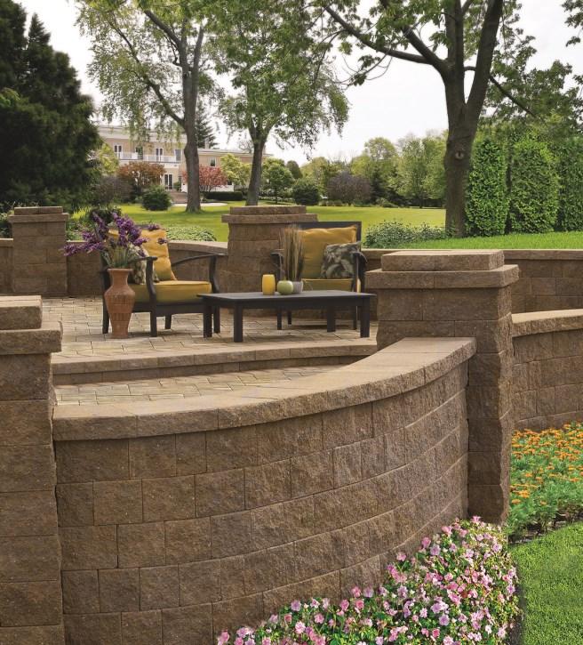 OUTDOOR LIVING Cambridge Sigma wall shares the shape, textures and colors of the Cambridge Maytrx and Pyzique systems allowing for