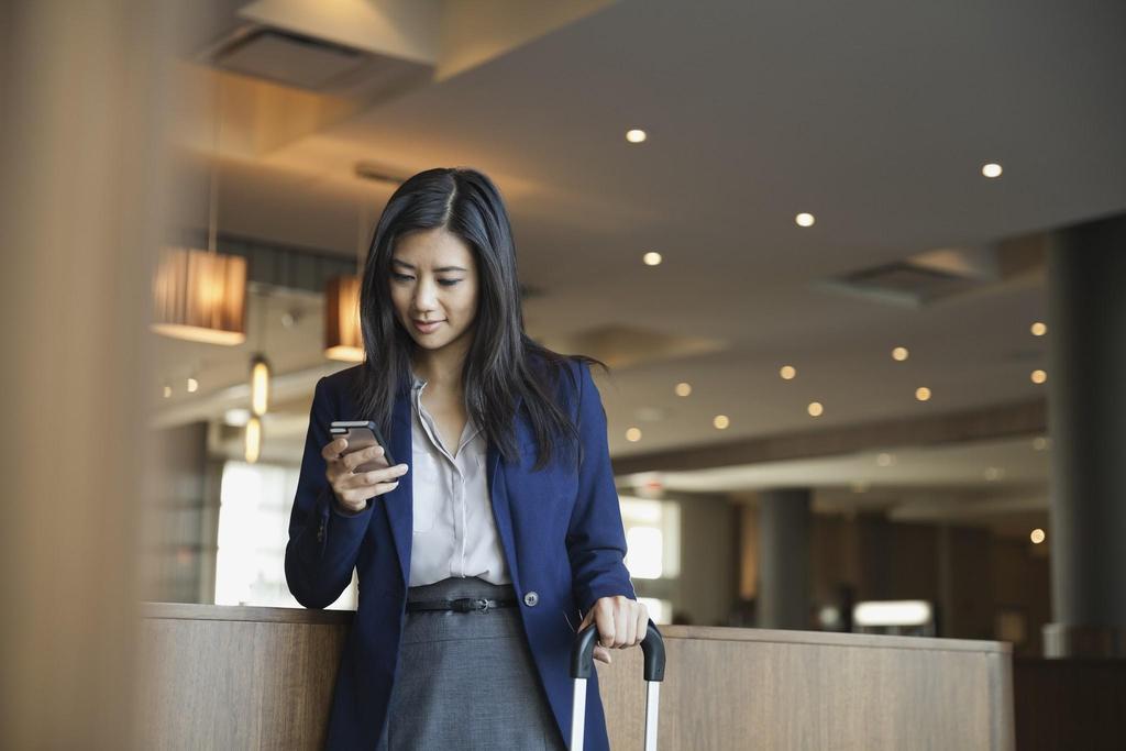 GROW YOUR BUSINESS ONLINE Connect with customers in moments that matter 76% of people who search on their smartphones for something nearby visit a business within a day.