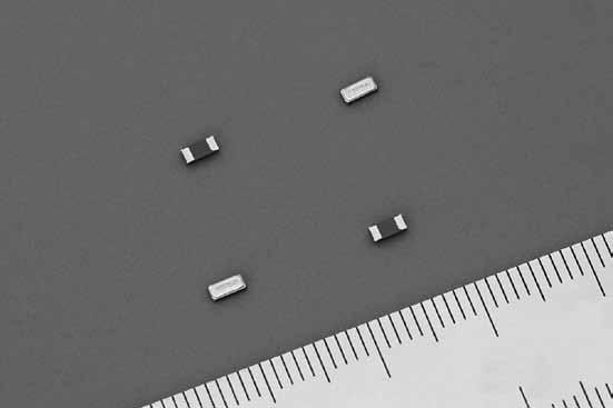 Ceramic package SC-32P (R1=50kΩ max.) Low ESR Series FEATURES Suitable for microcomputer with Low ESR (R1=50kΩ max.). SMD type suitable for high density surface mounting.