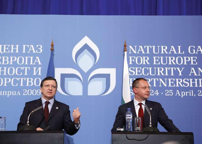 analysis Butterfly s Ambition A gas project, supported by the West, scores in Europe and Asia, and changes the rules of the game By Boyko Vassilev José Manuel Barroso, on the left, and Sergei