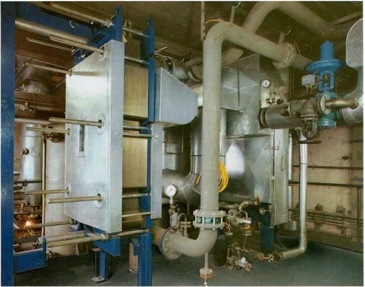 The use of mechanical vapour recompression allows almost complete energy recovery and a theoretical zero steam consumption. The operating costs are low but the technically complex plant is expensive.