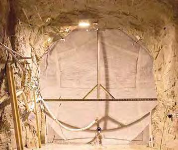tunnels in the Netherlands, for example in Boom Clay at the Westerschelde tunnel, although the diameter of (shallow) traffic Figure 2-4: A large TBM (7.