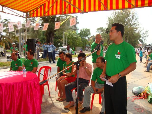 Eco Day: I Love Kampot River 14 March 2012 The Day was initiated by Kampot City with support and participation from guesthouse owners, restaurant owners, tourist travel agents and