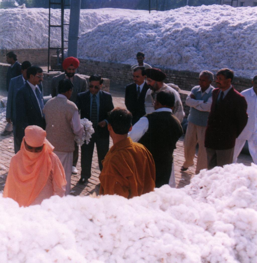 ANNUAL REPORT 2003-04 Prices of Cotton The Government announces Minimum Support Price (MSP) for different varieties of cotton every year to ensure remunerative prices for the cotton growers.
