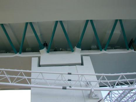 Different types of equipment were used in order to get more accurate measurements. The experimental results are compared with the analytical values computed with a finite element model of the bridge.