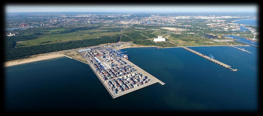 Expansion plans DCT Gdansk has the ambition to become a 7m+ TEUs terminal by 2025-2030 Management has therefore developed an expansion plan to adequately support this growth scenario 2011: Terminal 1