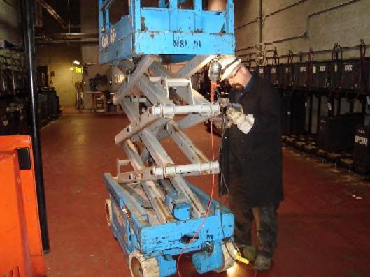 Aerial/Scissor Lift Operator Safety Training Full Functional Test Prior to the beginning of each shift the operator shall perform a full functional test on all machine controls