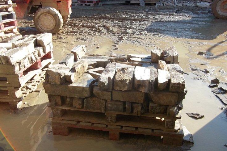 Plate PP/8: Cut stone loaded by hand onto pallets.