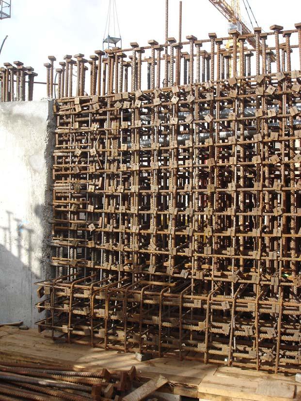 Shear reinforcement - walls - possible with T-heads on both ends or with one T-head and one 180 hook - secures full anchoring on