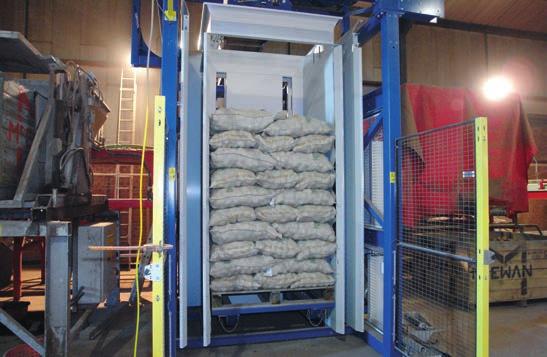 This model has two standard stacking bins and can be manually adjusted to the pallet sizes required, i.e. Euro, block or sea pallet (1200 x 800 / 1000 / 1600 mm).