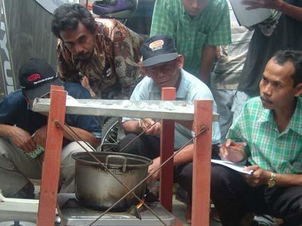 OFDA, Bogor Agricultural Institute (IPB), and BMG. Photo 1: Farmer participants in the Indramayu CFS studying the process of rainfall formation.