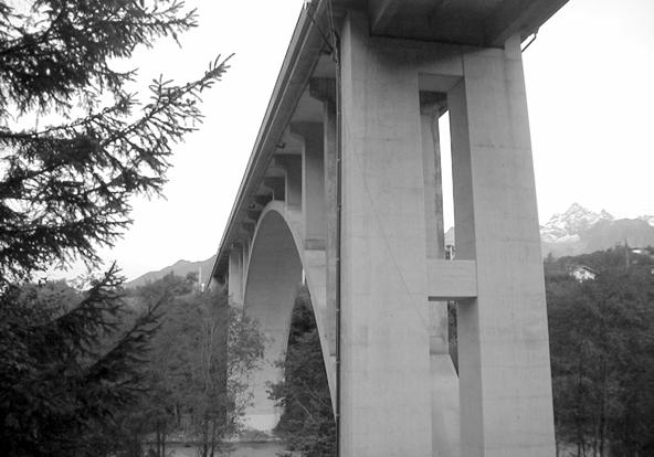 15 8.7 Inn Bridge Roppen, concrete bridge (1936) Location: Client: Tyrol, Austria government of Tyrol Checking Period: 1998 The Inn Bridge Roppen represents an arched bridge with an overall length of