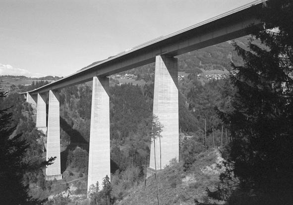 7 8.4 Europa Bridge, continuous steel box girder (1961) Location: Operator: Innsbruck, Tyrol, Austria ASAG - Alpenstrassen AG, Austria Start of SHM: May, 1998 Structure category: Spans: Structural