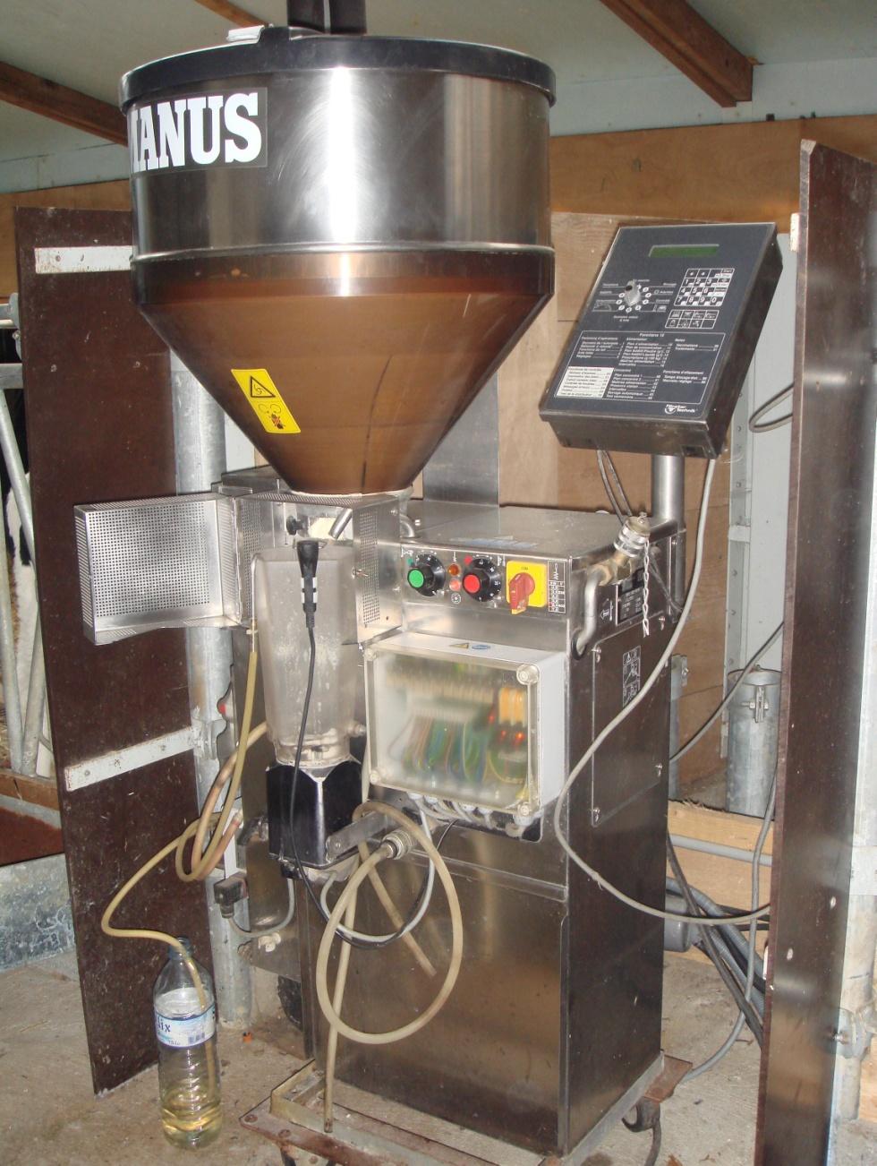 Automatic feeders (ex : for calves as this one) must be adapted to ISO standard