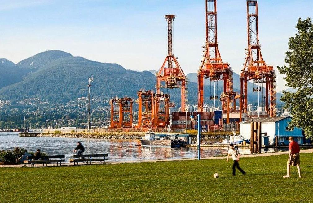 HISTORICAL AND NATURAL ADVANTAGES Port of Vancouver has historically benefited from strong hinterland connections