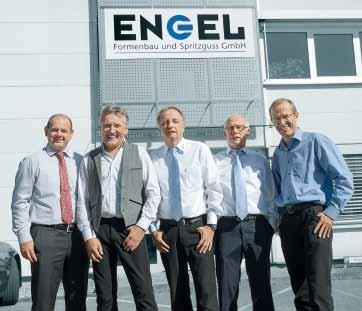 Gas Injection Molding 05 Jointly implementing the new technology (from left to right): René Himmelstein (Maximator GmbH), Günter Magnus, Klaus Engel and Dietmar Engel (all Engel Formenbau und