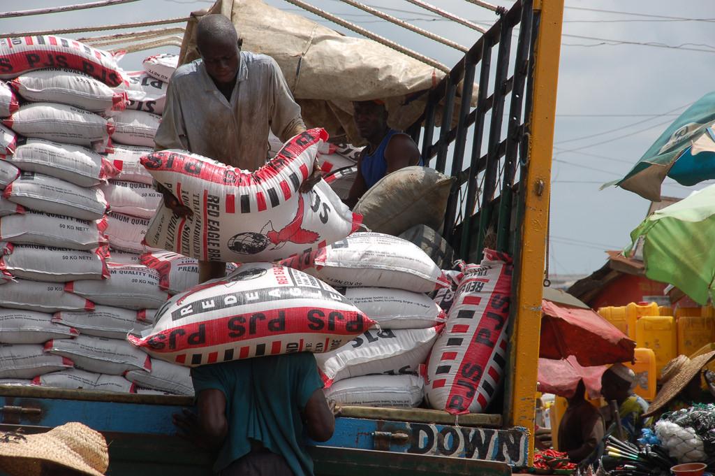 10%) 22,717 (3.02%) 728,533 (96.83%) 521,002 (71.51%) 172,691 (23.70%) Rice being unloaded in Ibadan, Nigeria.