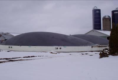 On-farm Anaerobic Digesters Fepro Farm Digester (Cobden, Ontario) Owned by Paul and Fritz Klaesi Mesophilic system (40 o C) 500 kw generator Co-digestion of dairy manure & grease Electricity