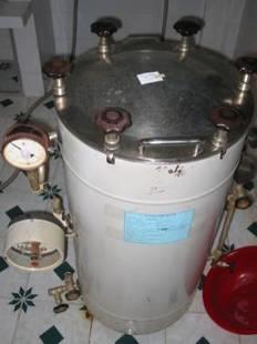 Autoclave: Non-vacuum gravity systems Process cycle - gravity autoclave: Steam is inserted until air is removed, Air is removed via valves due to the density difference of air and