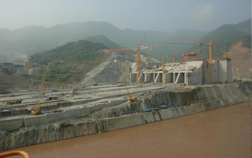 Sonla Hydropower Plant: On-Going Construction Major objectives Energy production: 14.16 bil.kwh/year Regulation flood stream: very important for Hoabinh Dam and downstream areas.