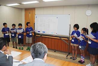 ITOCHU operates the Eco Shop by utilizing the expertise in environmental education it has developed through the MOTTAINAI Campaign, a global environmental effort in which ITOCHU participates.