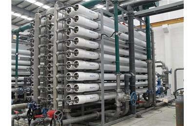 Reverse osmosis (RO) desalination devices driven by electricity is used