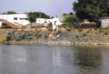 Akkamahadevi Lake It is surrounded by major arterial roads of the city along which lie many important commercial, residential and office complexes.