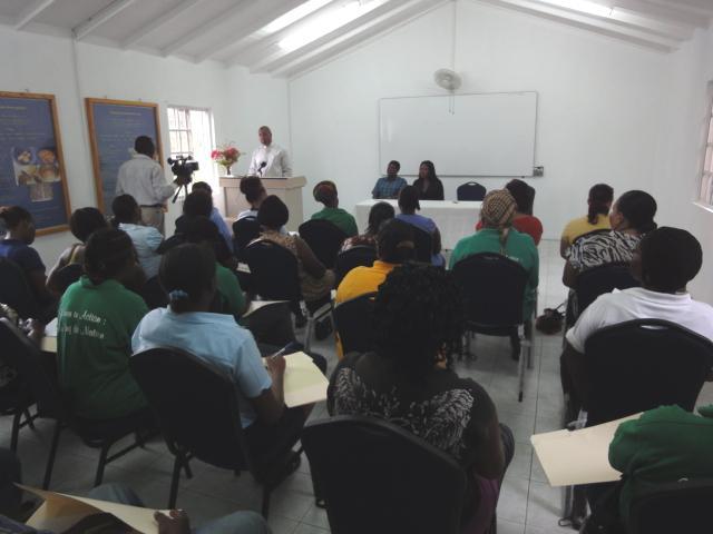 IICA ECS NEWS PAGE 5 IICA St Vincent and the Grenadines Assists Agro-processors IICA s Country Strategy for St Vincent and the Grenadines focuses on the development of agribusiness and industries.