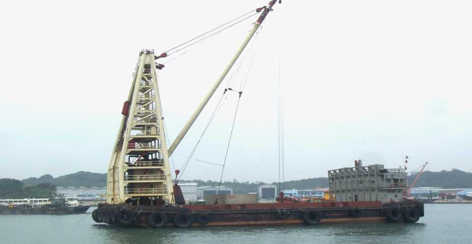 Derrick Barge Wangfoong 18 Wangfoong 18 with its lifting capacity up to 80/100 tons and cargo