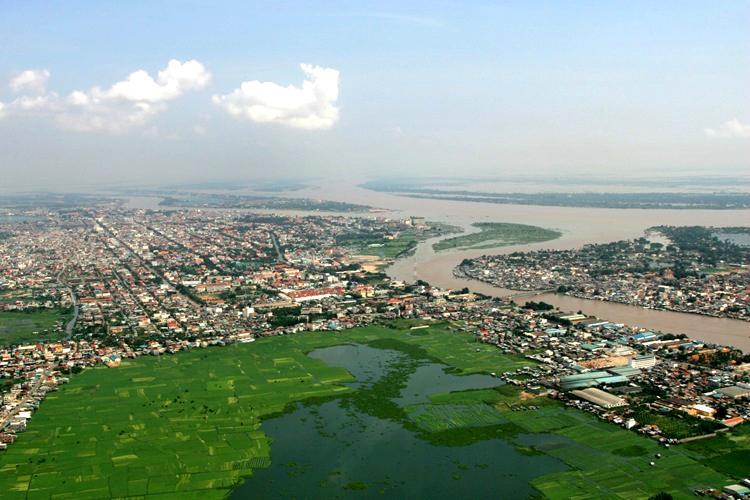 Mekong CCAI and Mekong Delta: A need for regional coordination and collaboration 1) Bridging researchers / scientists and scientific studies to the policy makers and the public through training,