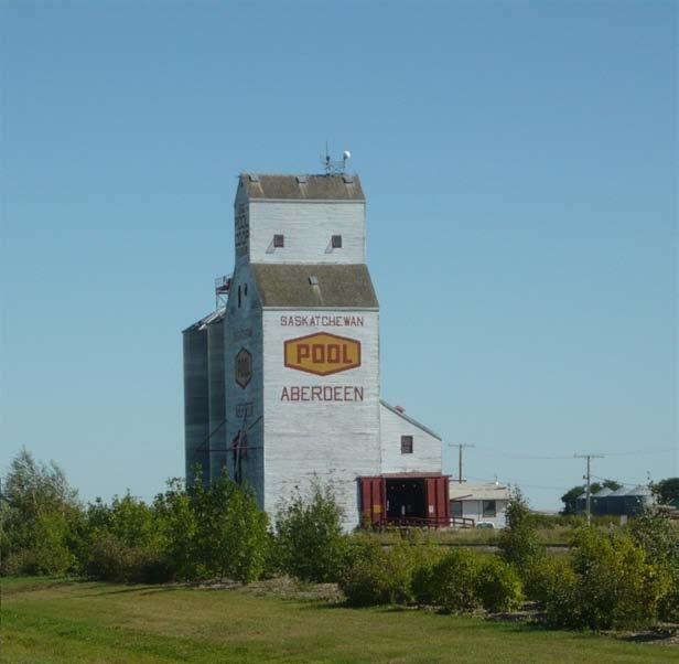 THE GREEN SUPPLY CHAIN Example: Grain from Aberdeen, Saskatchewan Two Options: 1 Rail