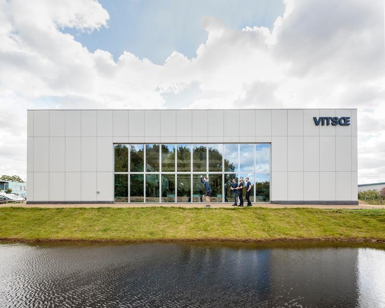 Source: Vitsœ The whole building was assembled in 23 days A brief history of Vitsœ Vitsœ was founded in Germany in 1959 by Danish furniture salesman Niels Vitsœ, working with the industrial designer
