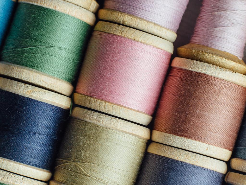 POLICY BRIEF PROSPERING IN THE CIRCULAR ECONOMY THE CASE OF EUROPEAN TEXTILE & APPAREL MANUFACTURING INDUSTRY The need for a Circular Economy is becoming widely acknowledged across Europe and it is