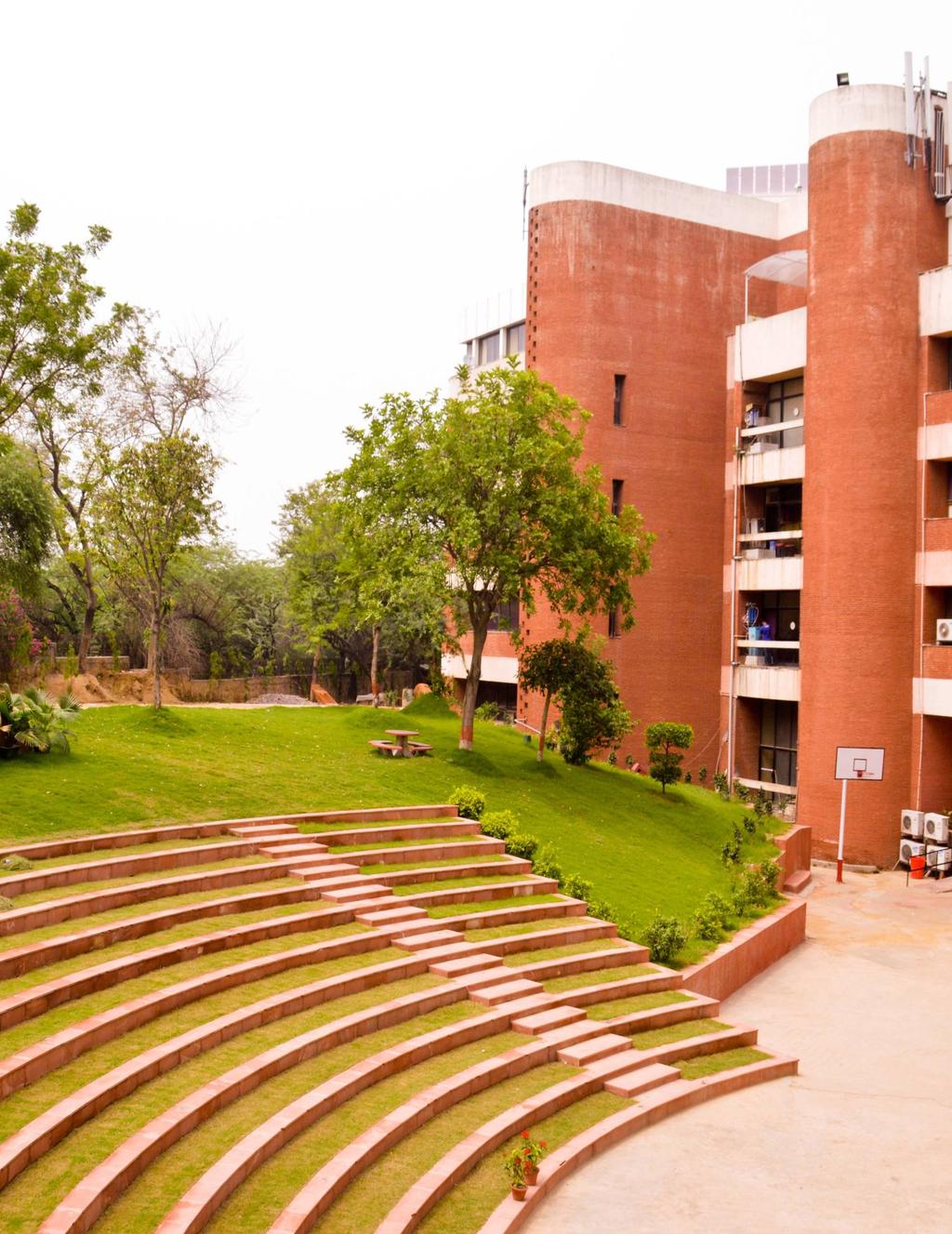 About IMI Nestled in Qutab Institutional Area, International Management Institute (IMI), New Delhi was established in 1981 in Collaboration with IMI Geneva (now IMD Lausanne).